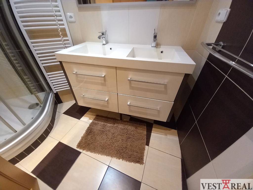 Rezervované: 3 izbový byt s balkónom Trnava- Nerudova - 10