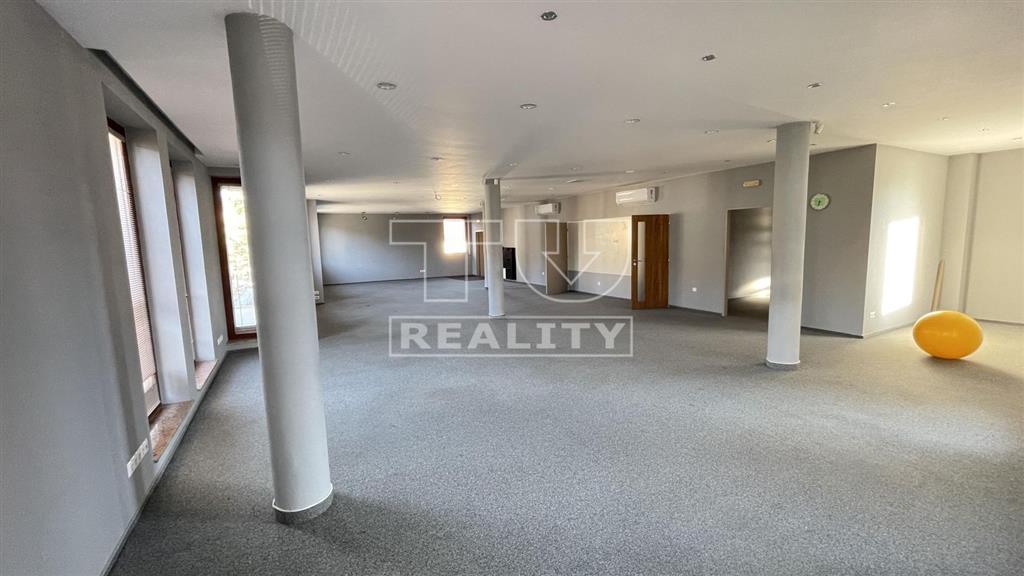 Polyfunkčný objekt na prenájom - 10