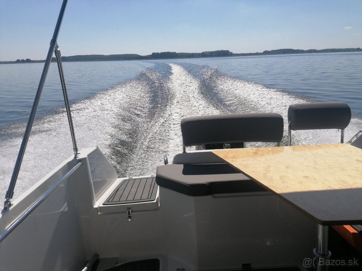 Motorový čln - 10