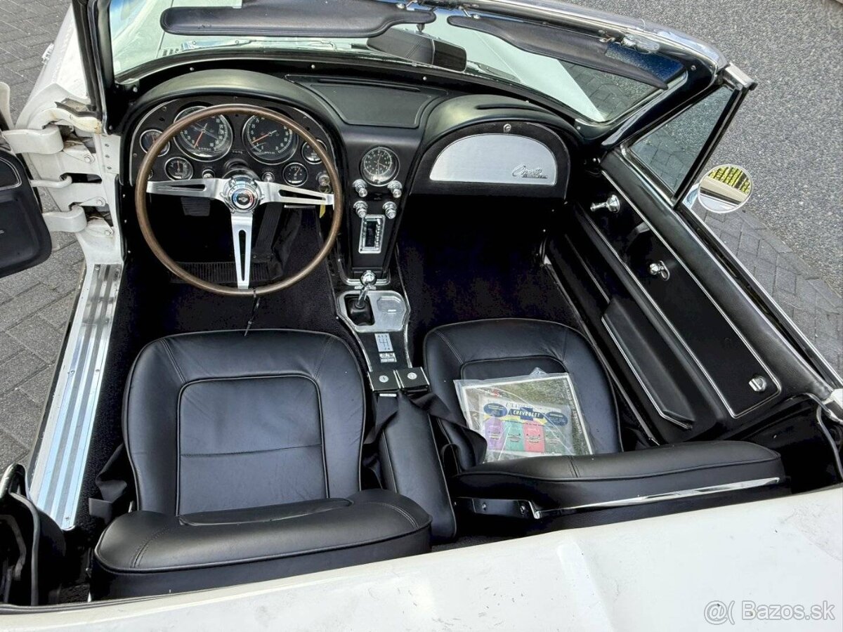 Chevrolet Corvette C2 Convertible z roku 1965. - 10