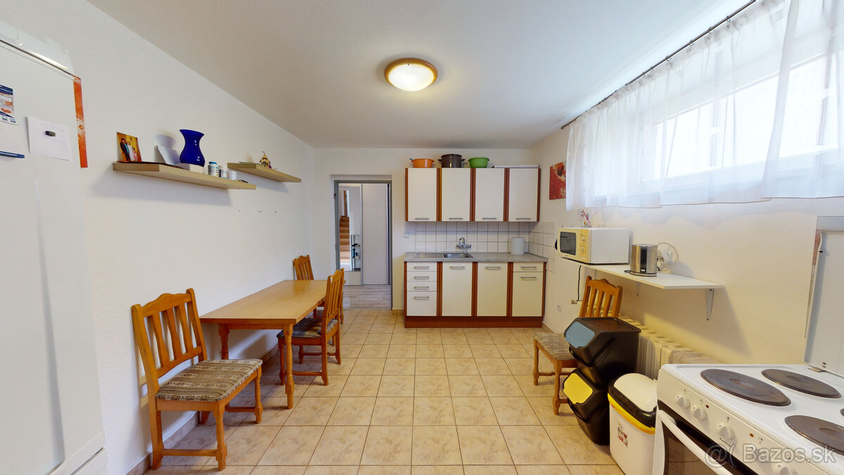 BartanusReality - Na predaj rozmerný rodinný dom s pozemkom - 10