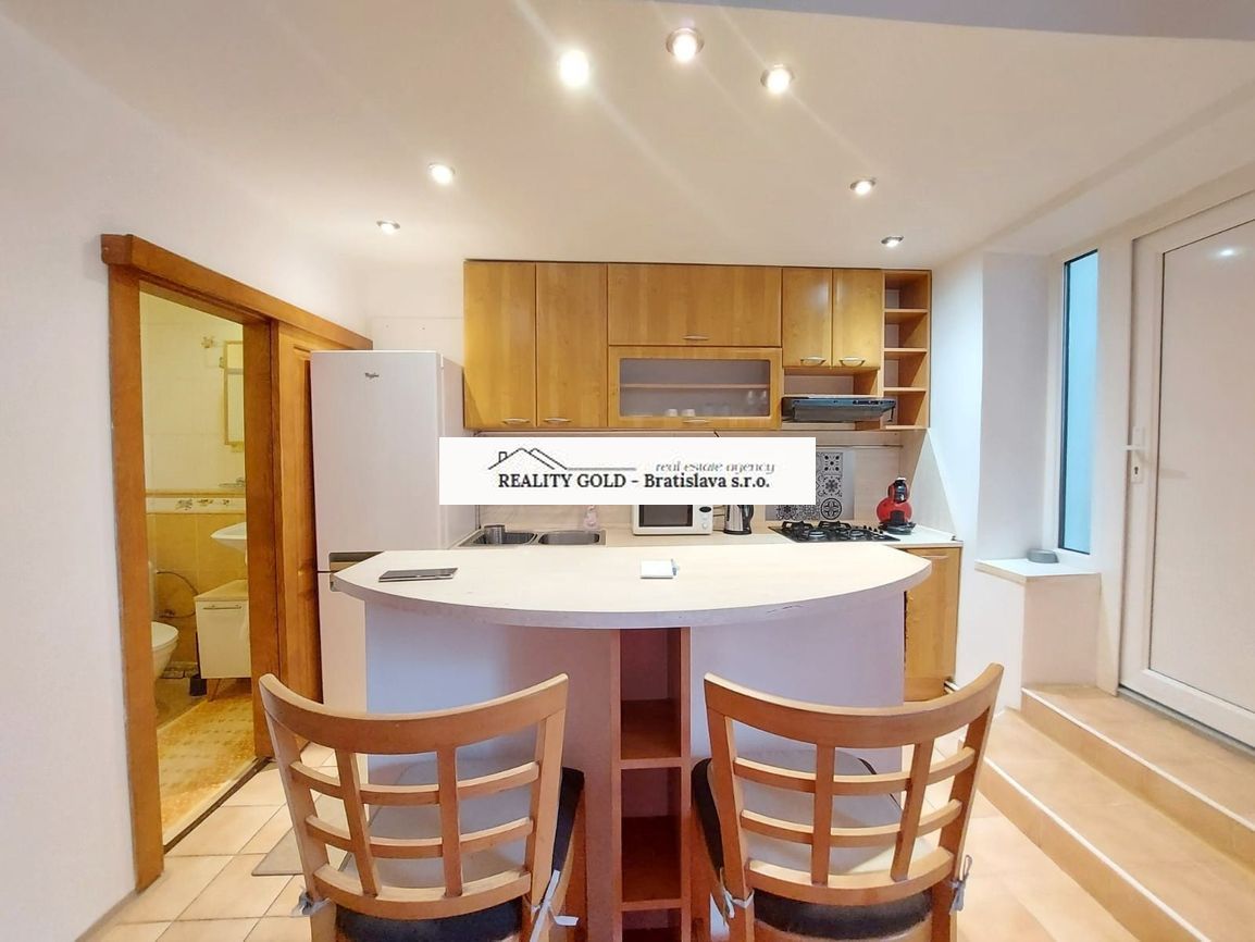 Investičná nehnuteľnosť - Polyfunkčný objekt v Starom Meste, - 10