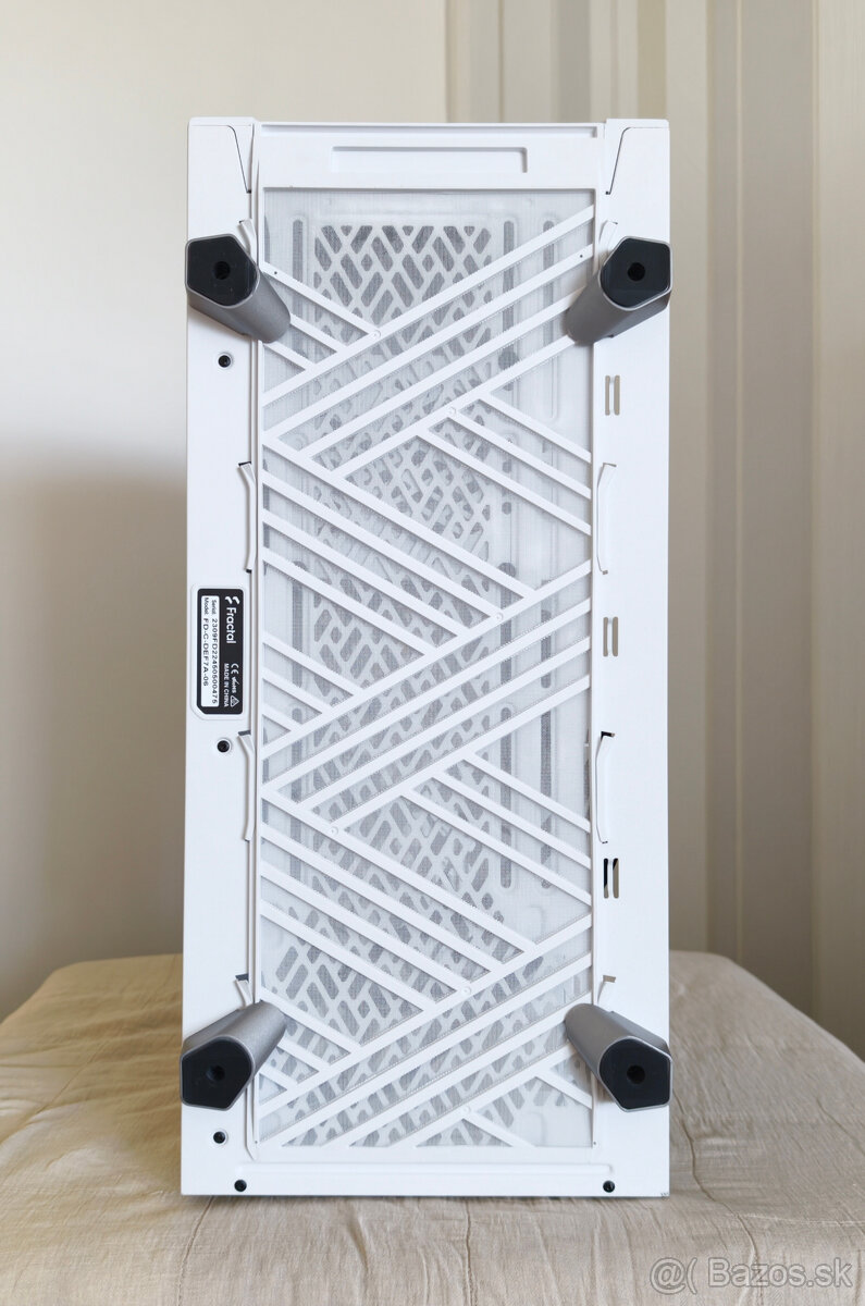 Predám PC skrinku Fractal Design Define 7 White TG - 10