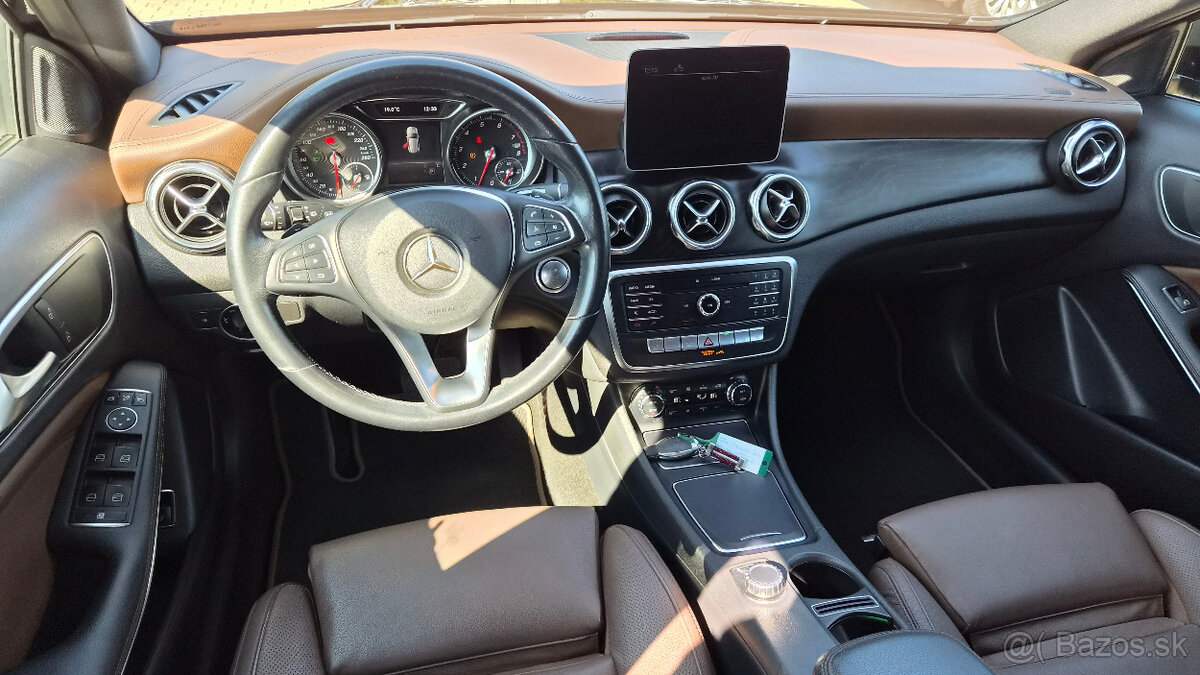 Mercedes-Benz GLA 180 Entry A/T - 10
