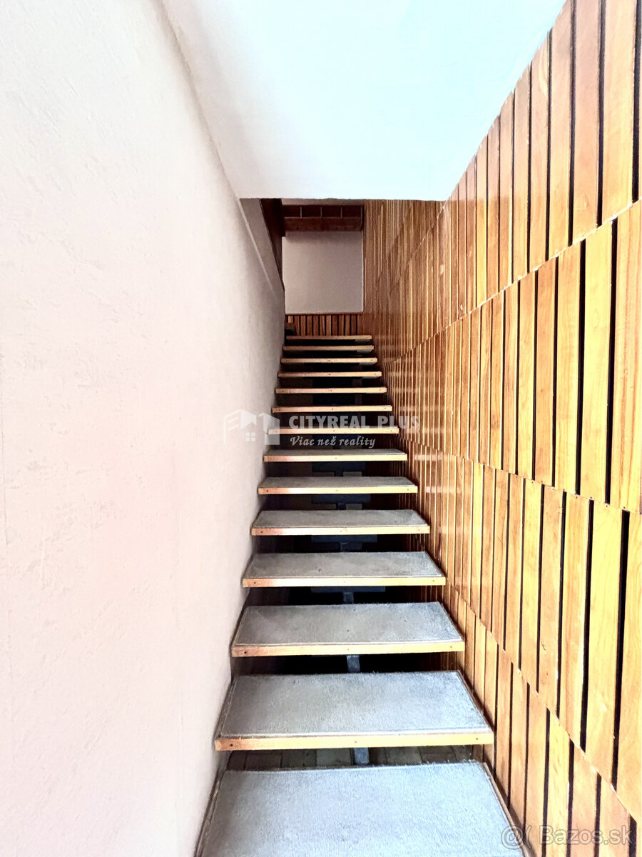 Ponúkame Vám na predaj 7 izbový rodinný dom v tichej a lukra - 10