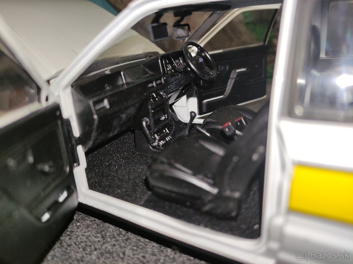 prodám model 1:18 FORD Escort XR3i - 10