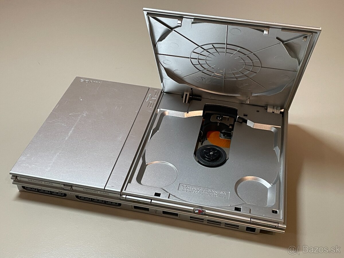 PlayStation 2 Slim Silver + 5 hier, 2x ovládač, memory card - 10
