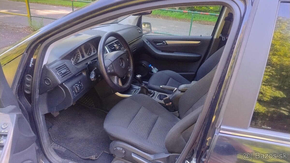 Mercedes Benz B - 10