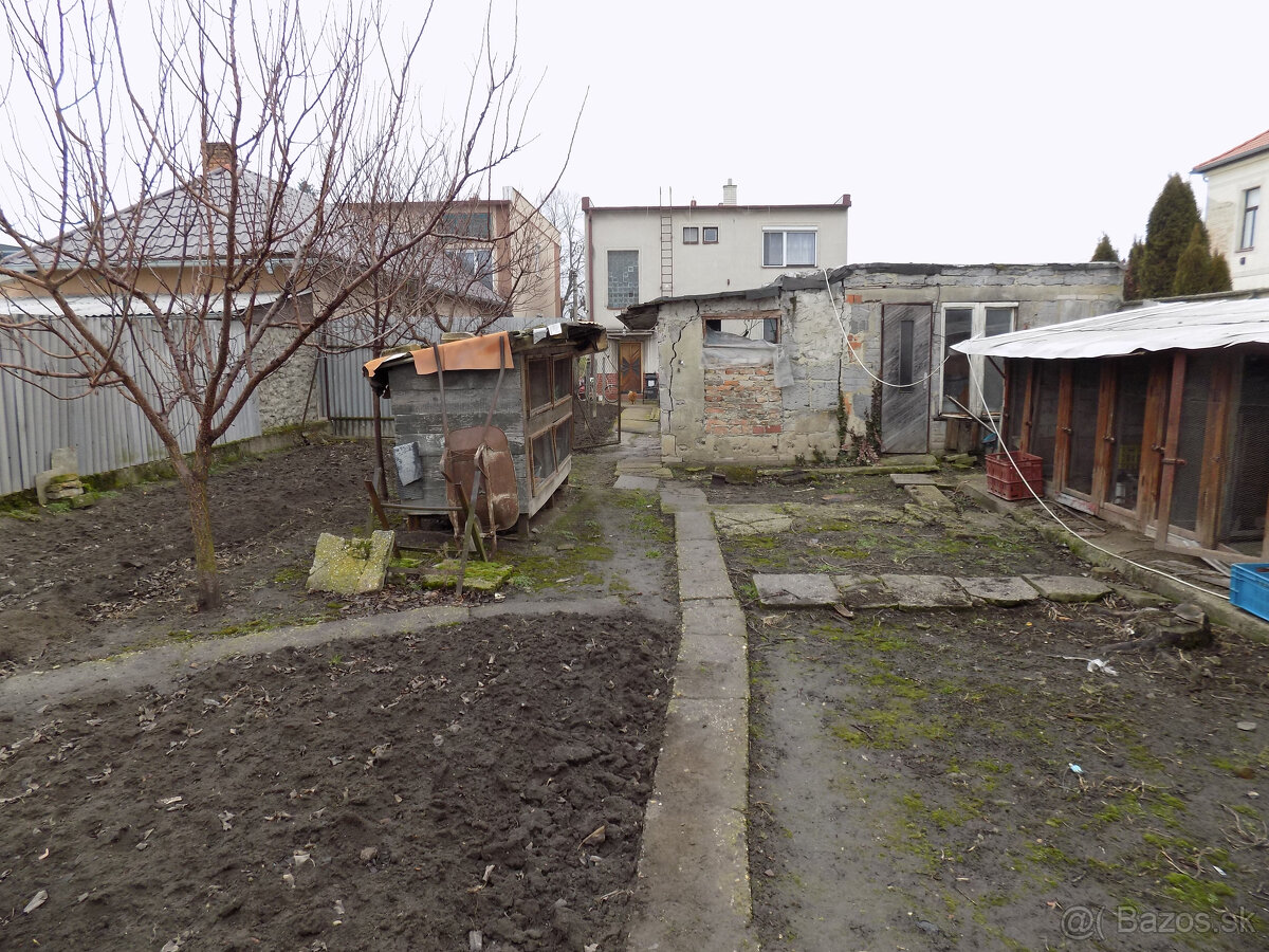 Poschodový dom v Tvrdošovciach v centre obce vhodné aj na - 10