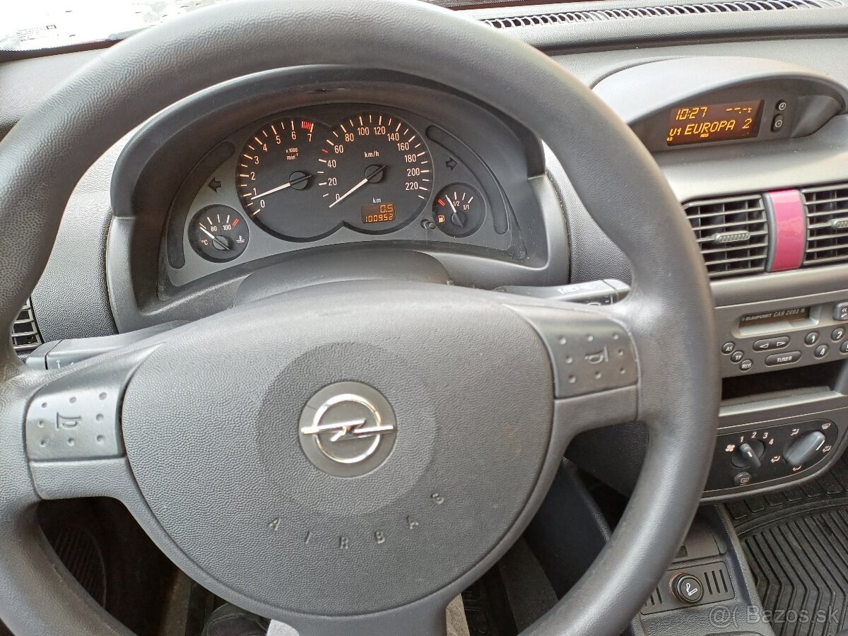 Opel Corsa 1,0 benzín - 101 000 Km - 10