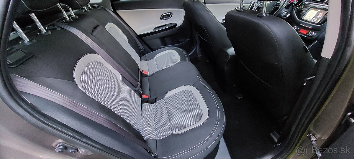 Kia Ceed SW 1.6 CRDi 136k Gold - 10