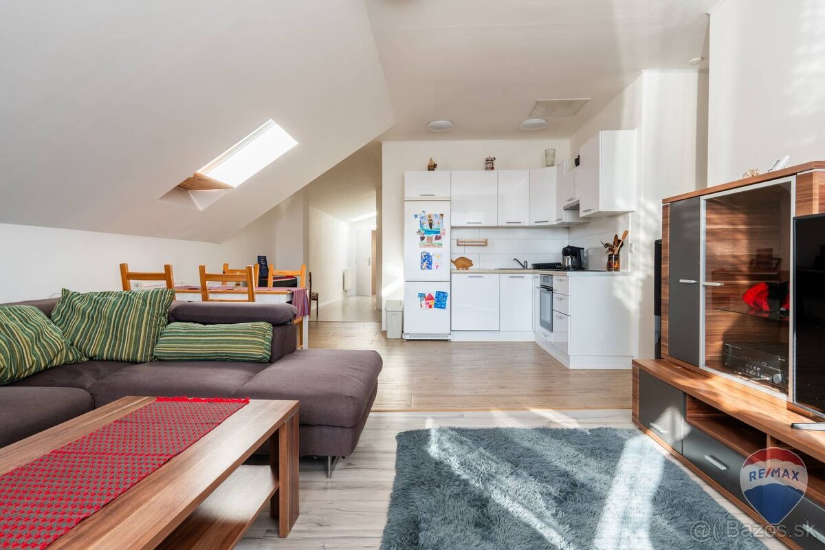 na predaj rodinný dom + podnikateľské priestory Nemšová - 10