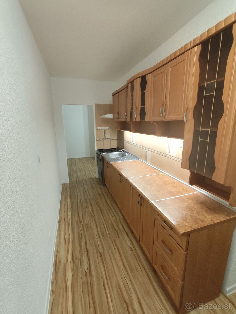 Na prenájom 2 izbový byt - 10