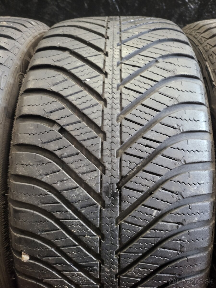 225/45 R17 Goodyear celoročné pneumatiky - 10