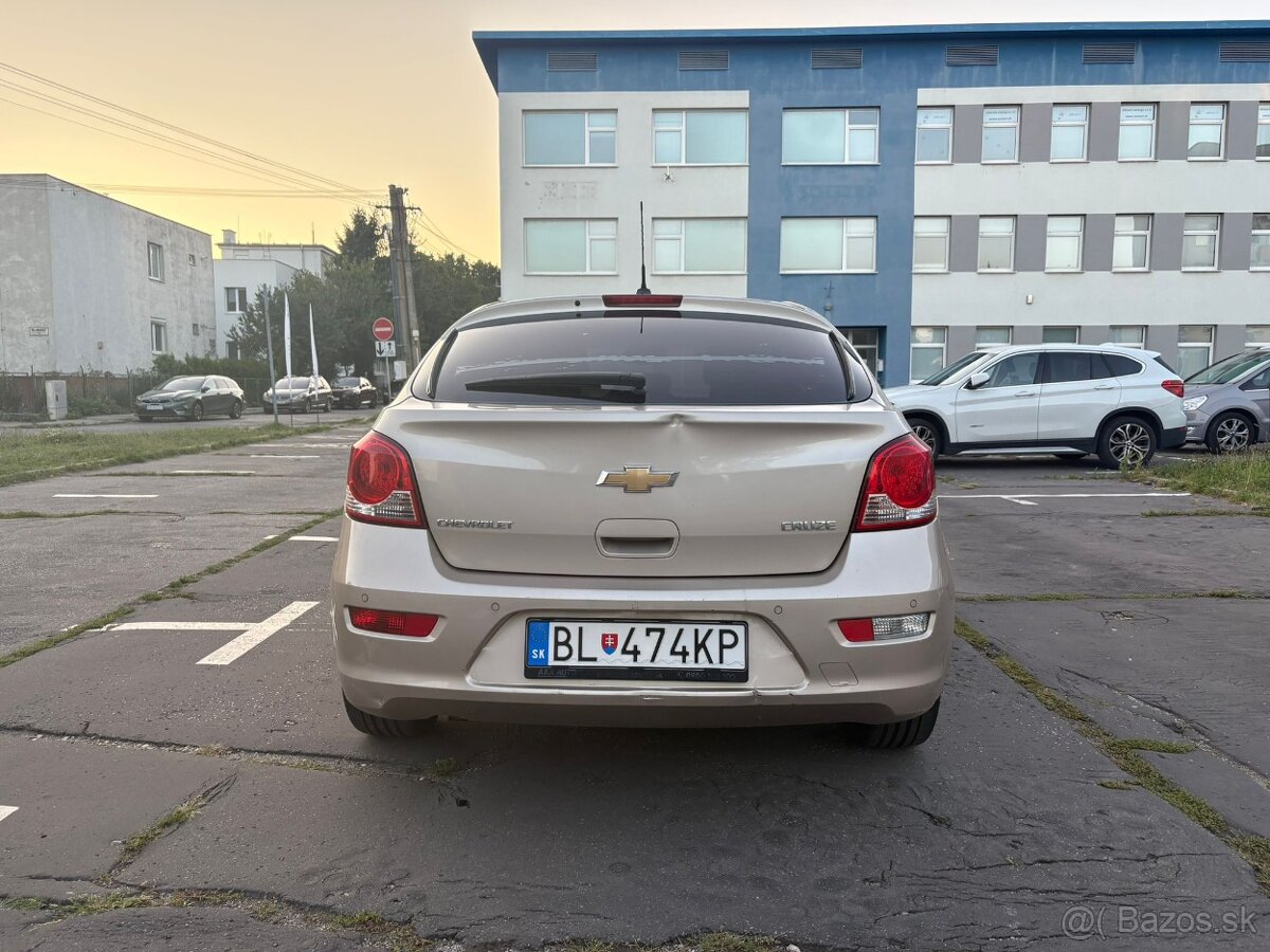 Predám Chevrolet Cruze LT 1.8 i 16V,rok 11/2011 - 10