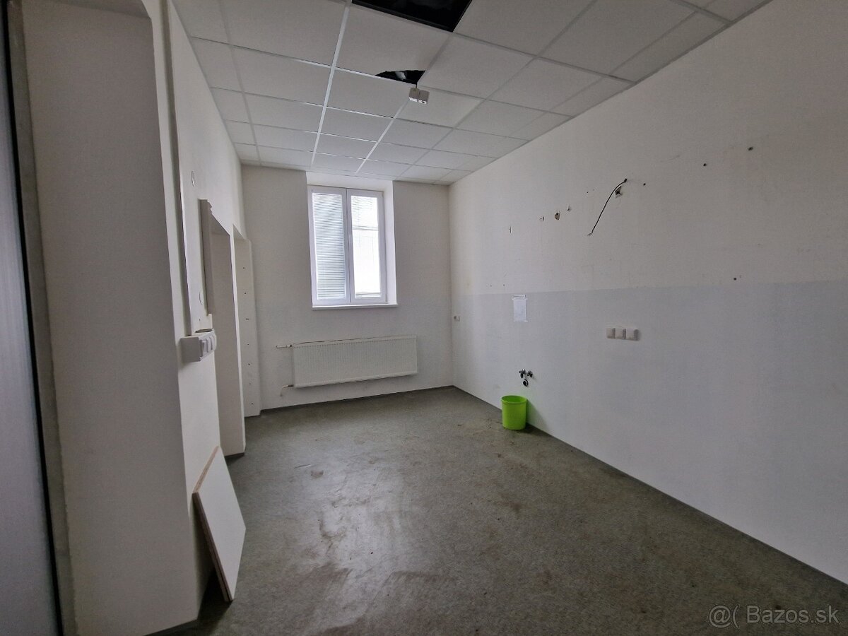 Priestory vhodné na kancelárie, sklad na Bratislavskej ul. - 10