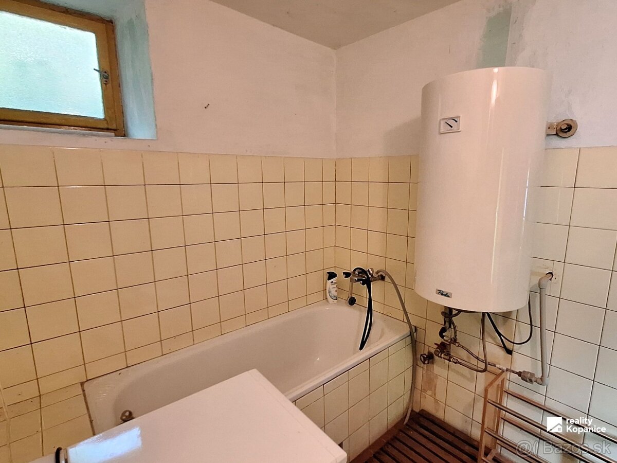 Malý domček, pokojná ulička, veľký pozemok a stodola - 10