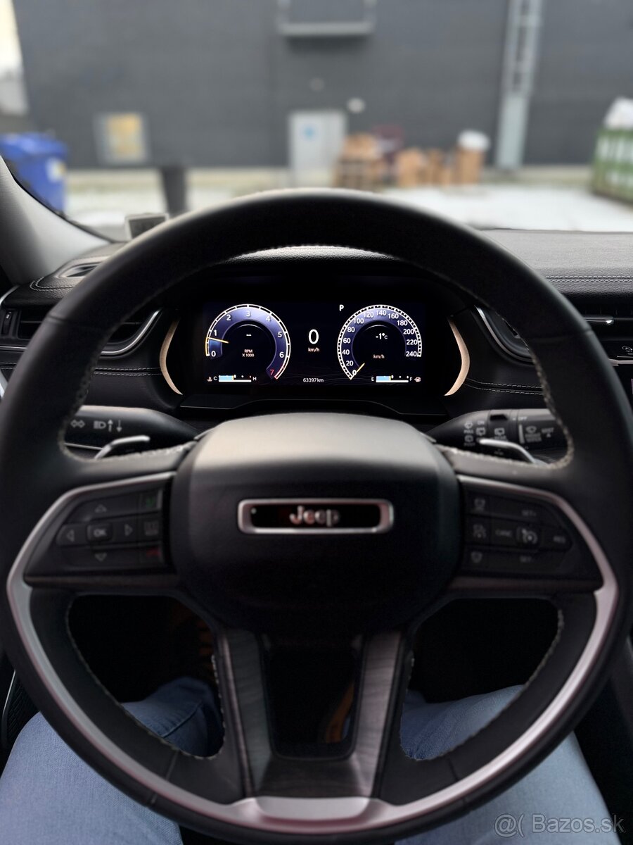 Jeep Grand Cherokee 6 miestny - 10