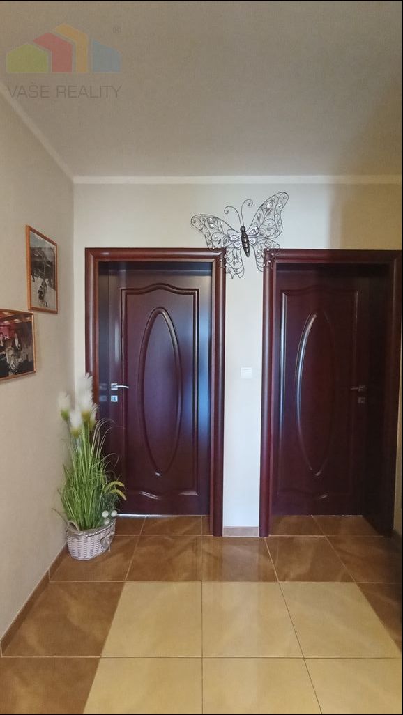 Novinka Rodinný dom s bazénom v lukratívnej lokalite - Nitr - 10