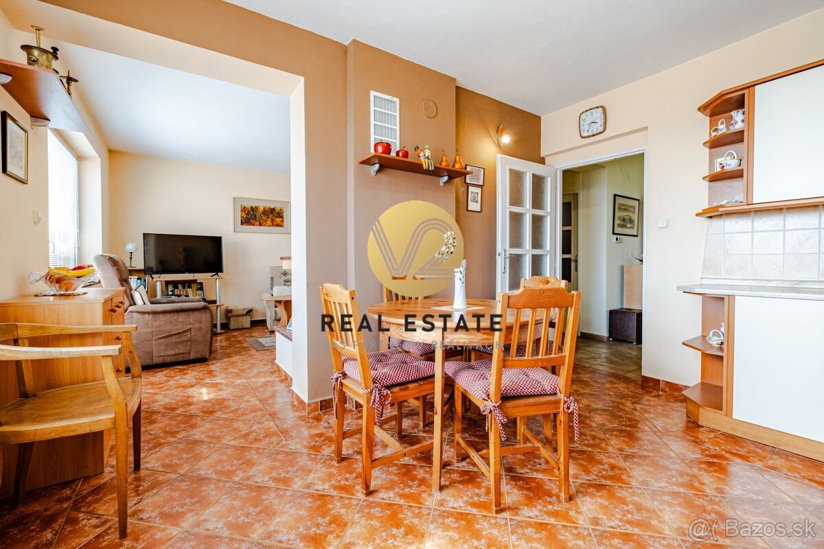 Na PREDAJ RD Zobor 120m2, pozemok 460m2 - 10