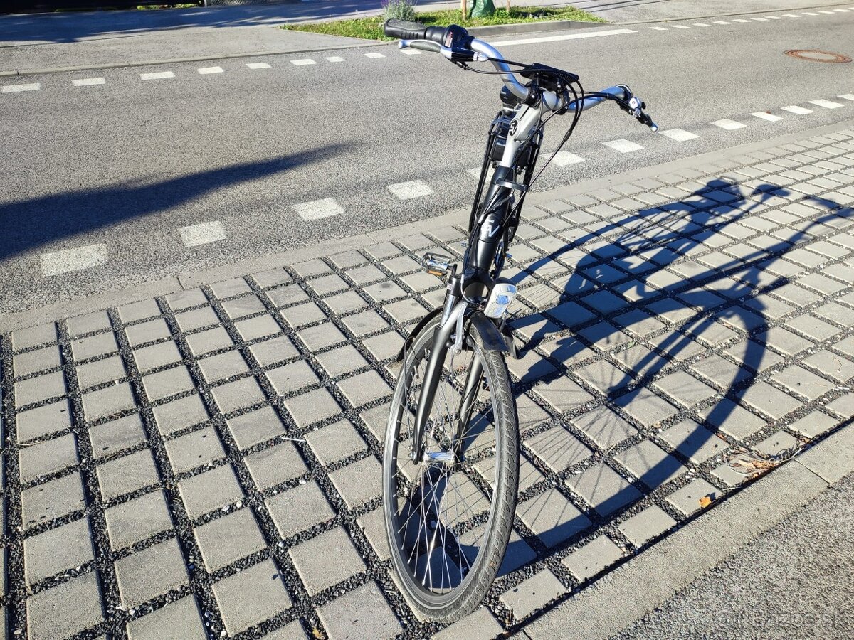 Cestný elektrický bicykel Sundovall (Nemecko) 28' na preda - 10