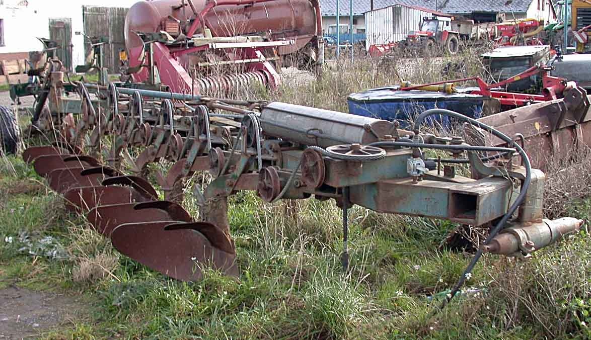 Predáme stroje z dvora - 10