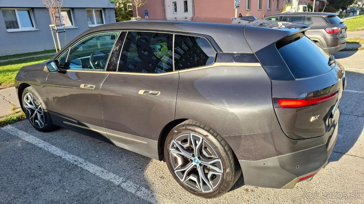 Odstúpim leasing na BMW iX xDrive40 - 10