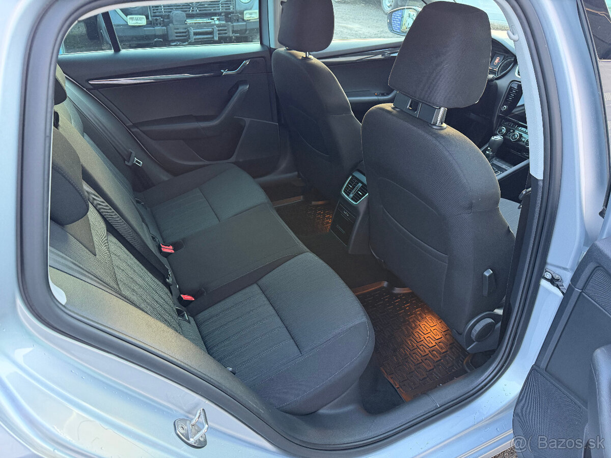 Škoda Octavia Combi 2.0 TDI 184k Style DSG 4x4 - 10
