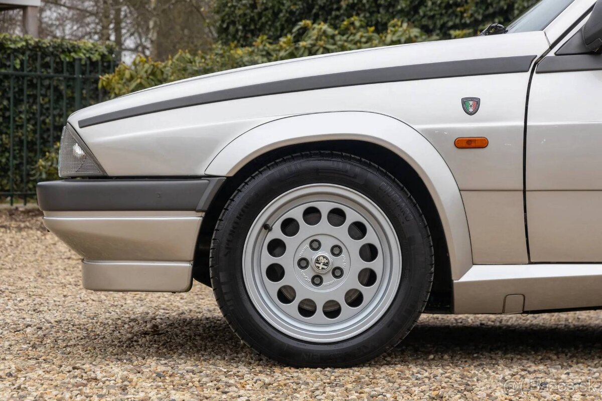 Alfa Romeo 75 2.0 Twin Spark - 10