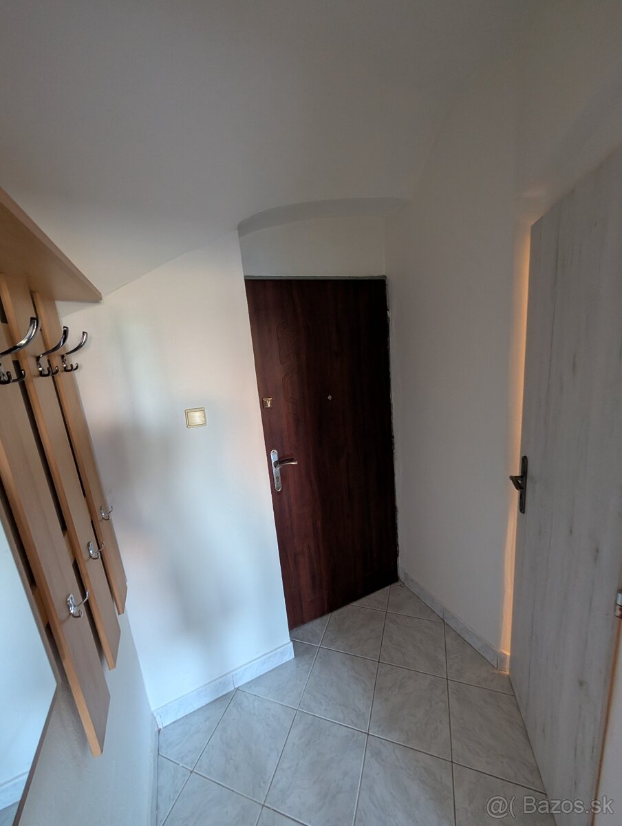 IHNEĎ VOĽNÝ - 2-izbovy byt v Centre Lučenca - Kolonáda - 10