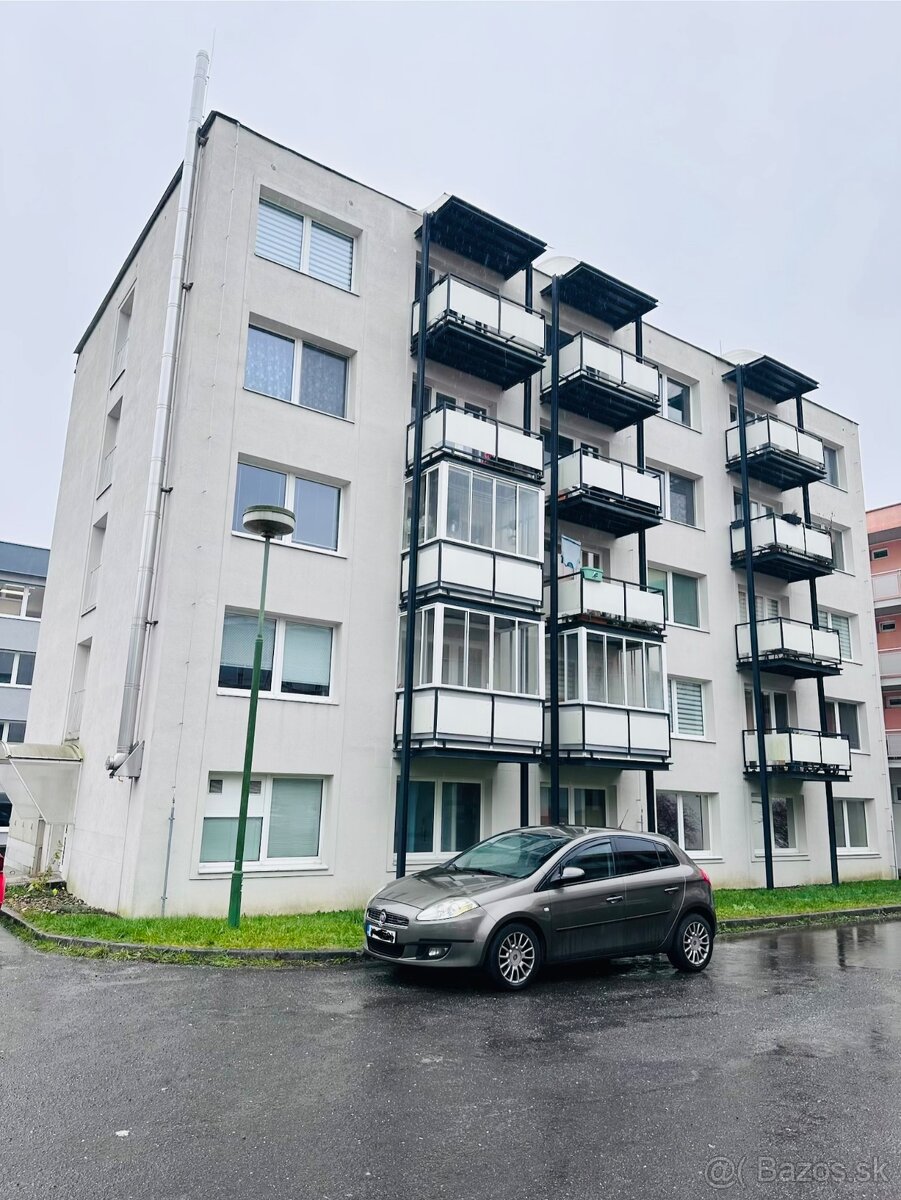 Banska Bystrica -centrum-zrekonštruovaná garzónka-predám - 10