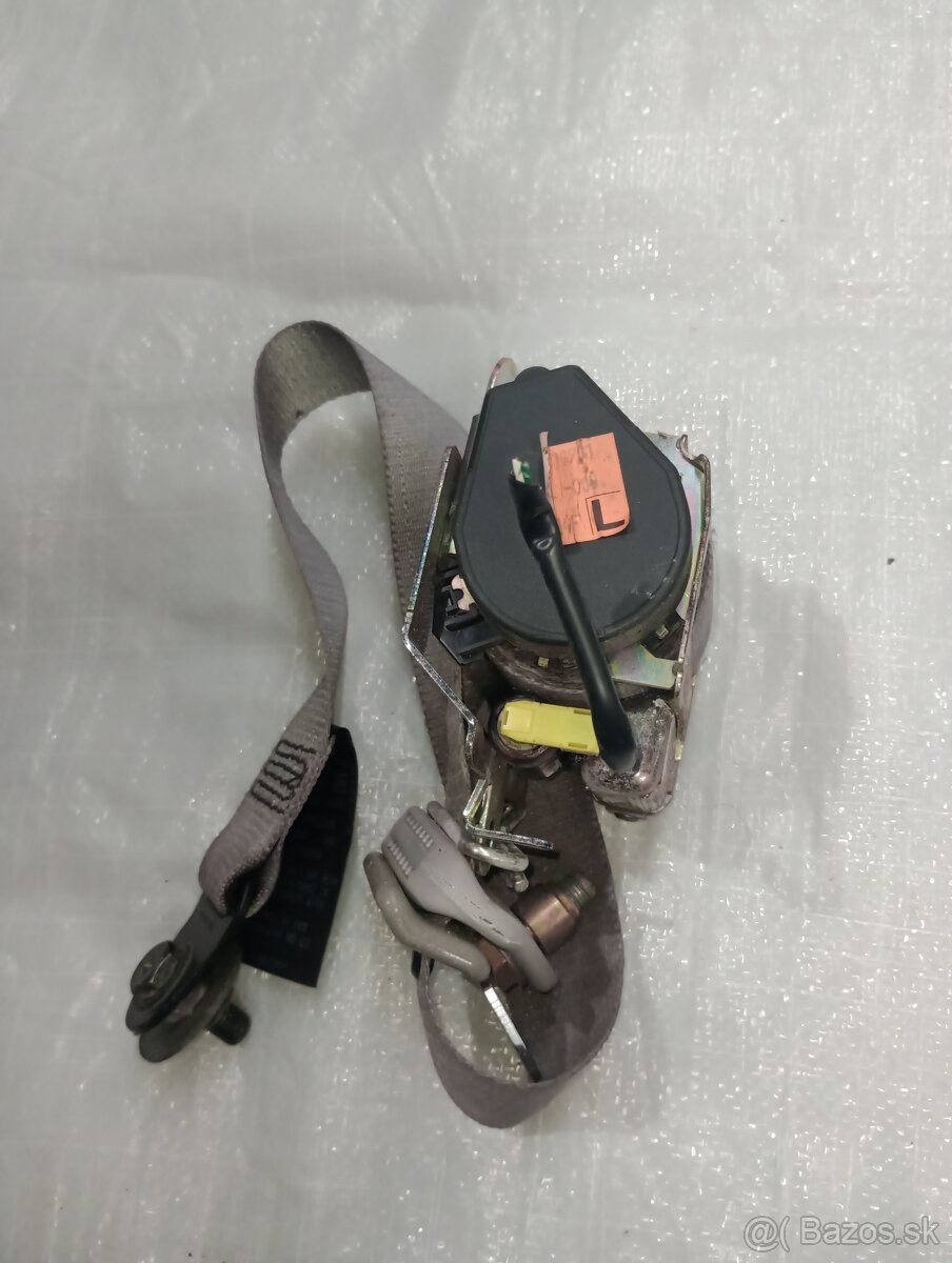 Mazda 323f z roku 2001-náhradné diely - 10