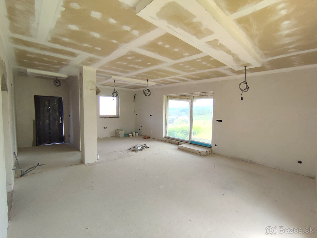 Rozostavaný 4 izbový rodinný dom na veľkorysom pozemku 1050 - 10