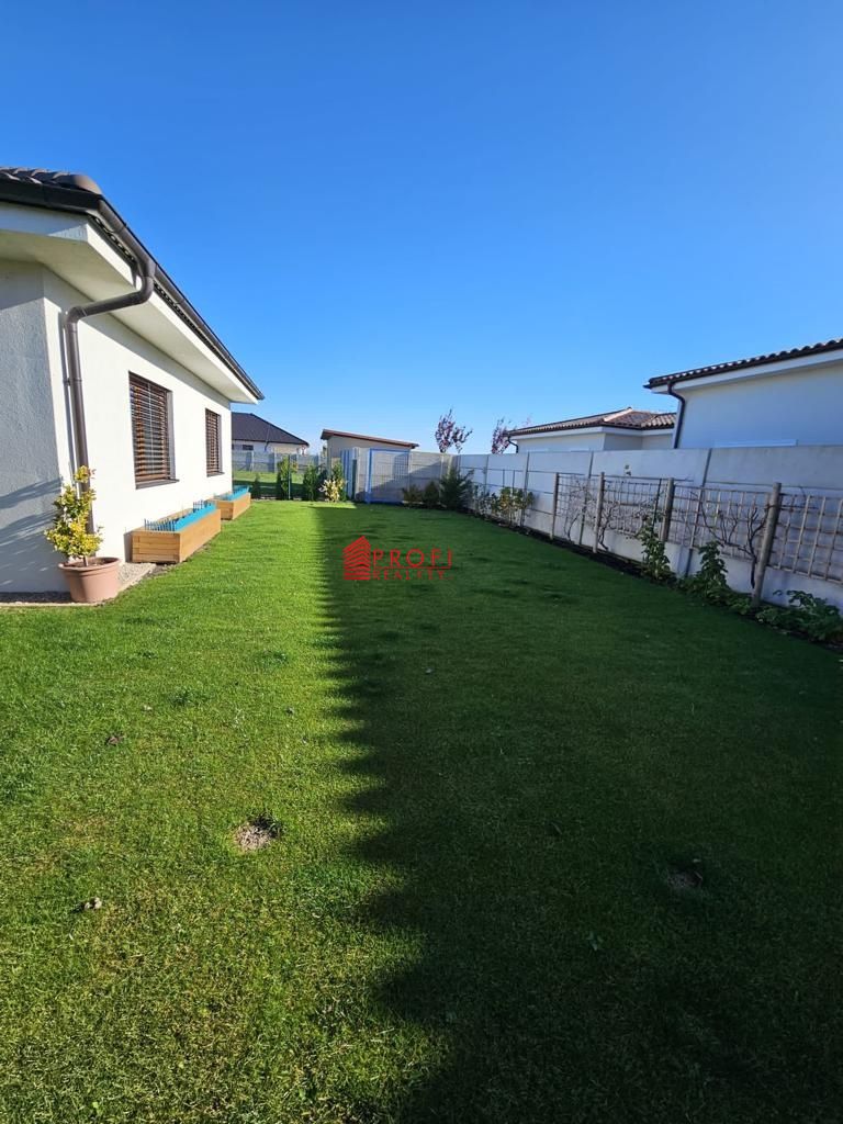 REZERVOVANÉ: Exkluzívne na predaj 4izbový dom s dvojgarážou - 10