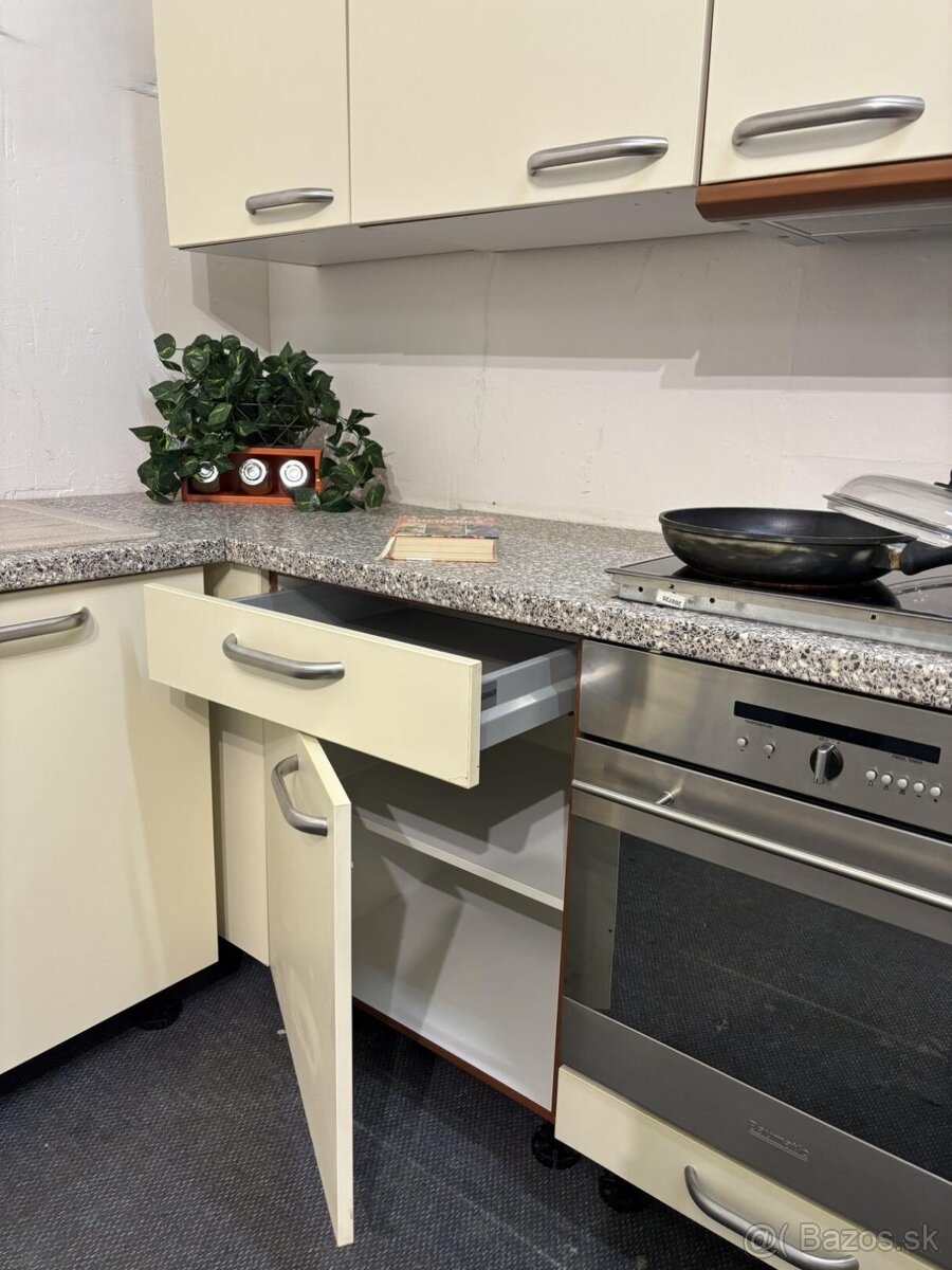 Nadčasová kuchyňa LEONA - 10