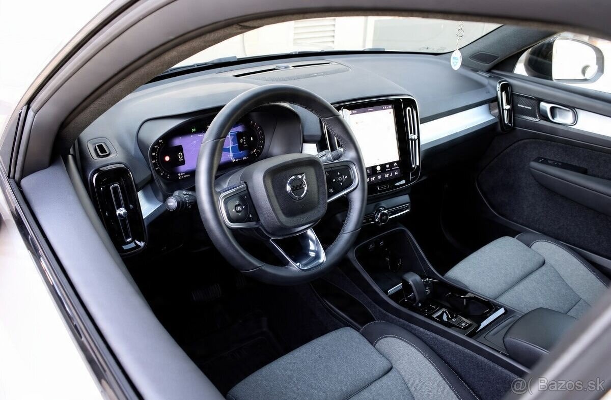 Volvo XC40 2.0 B3 mHEV Plus Dark, FINANCOVANIE - 10