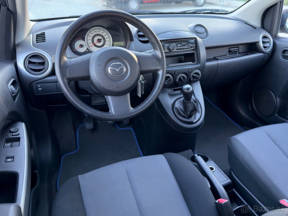 Mazda 2 1,3 benzín 79 000km / NOVÁ STK a EK - 10