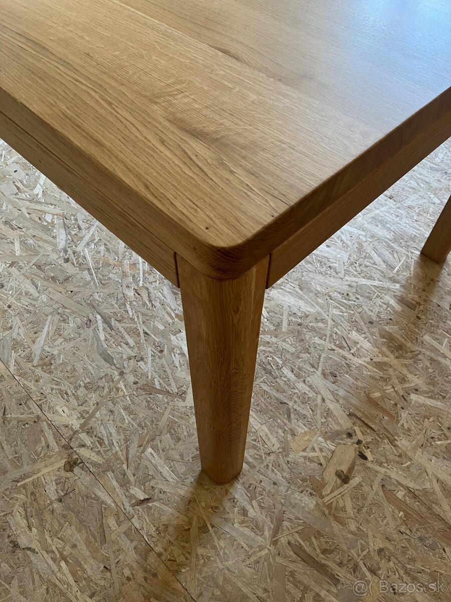 Drevený dubový jedálenský stôl - 10