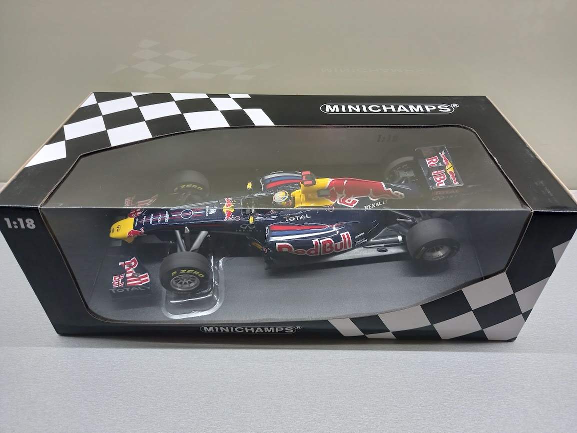 2X F1 RED BULL RB7 A RB7 JAPAN 2011 VETTEL MINICHAMPS 1:18 - 10