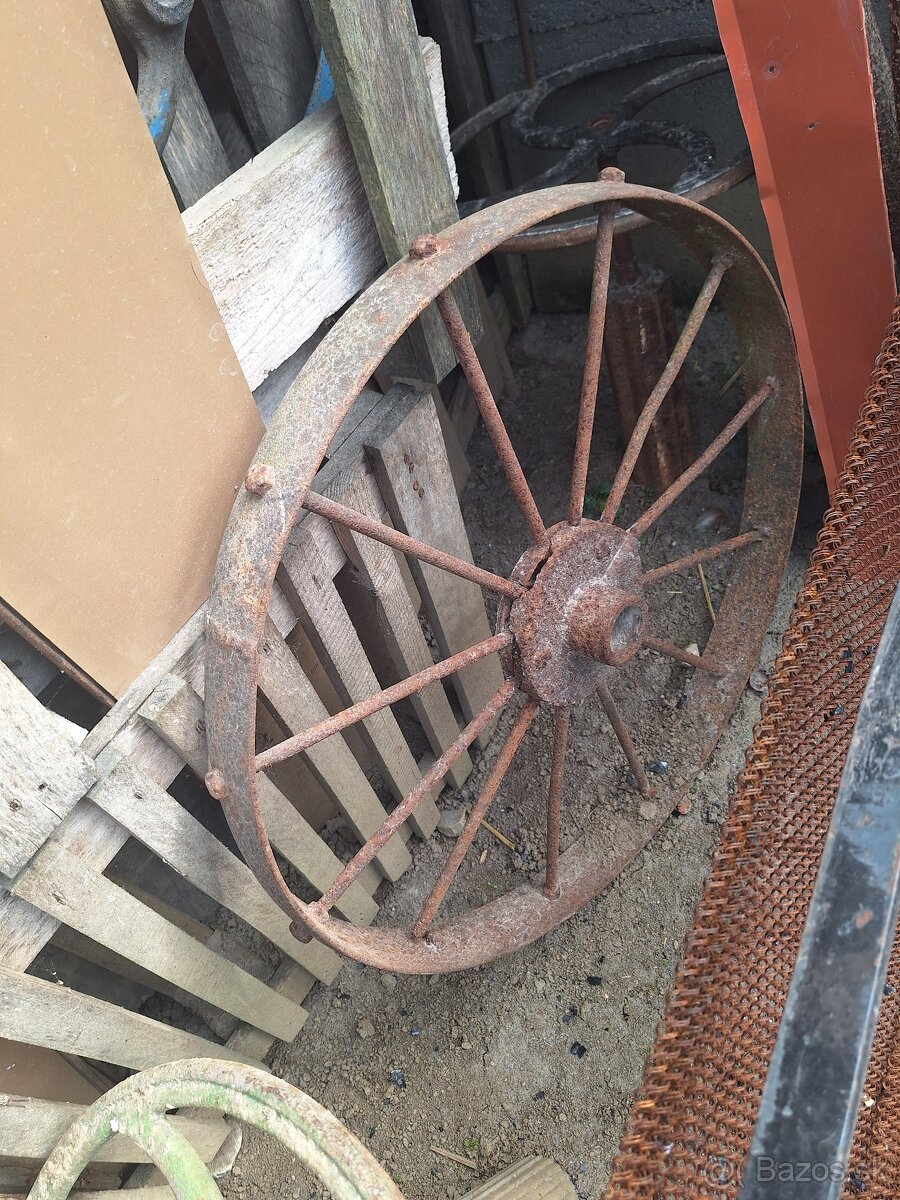 Liatinove koleso na studnu 1 - 10