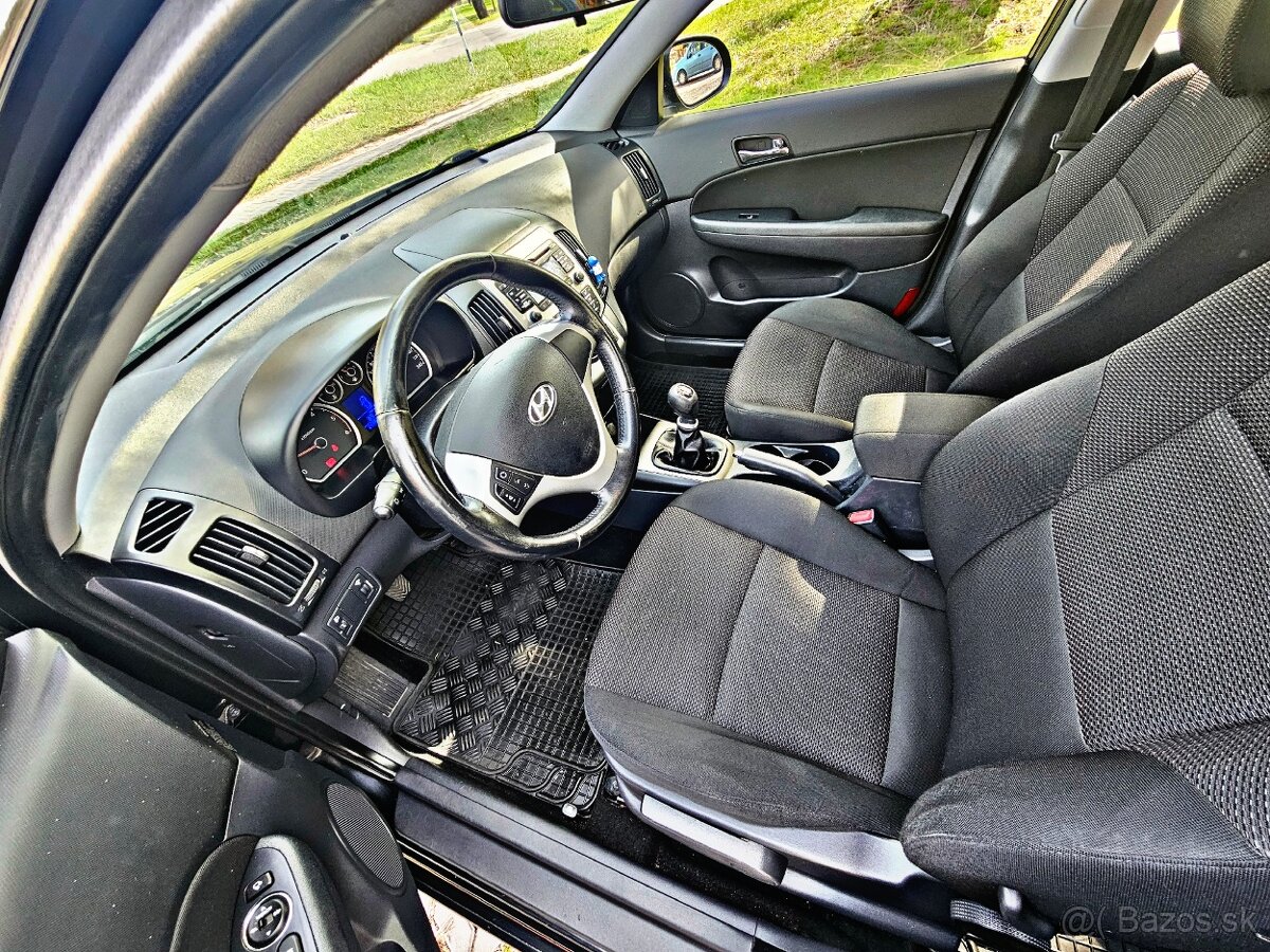 Hyundai i30 1.6 CRDi rv:9/2011 142 tis.km - 10