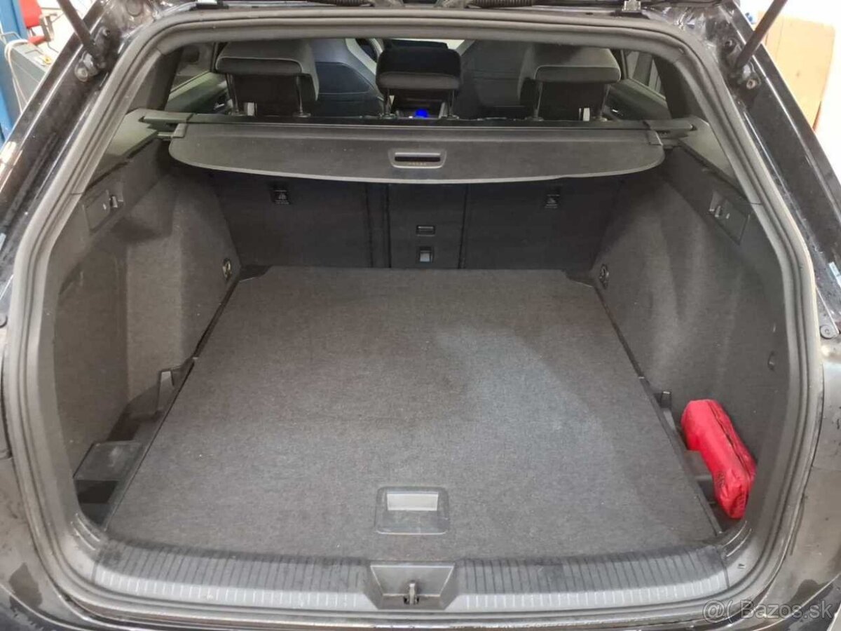 VW Golf VIII Variant R-Line 110KW - 10