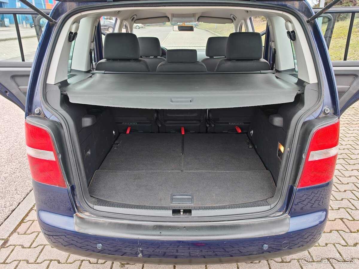 Volkswagen Touran 1.6 FSI - 10