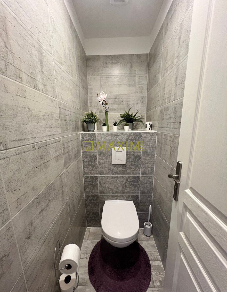 Veľmi pekný zrekonštruovaný 3- izbový byt s lodžiou na ulici - 10