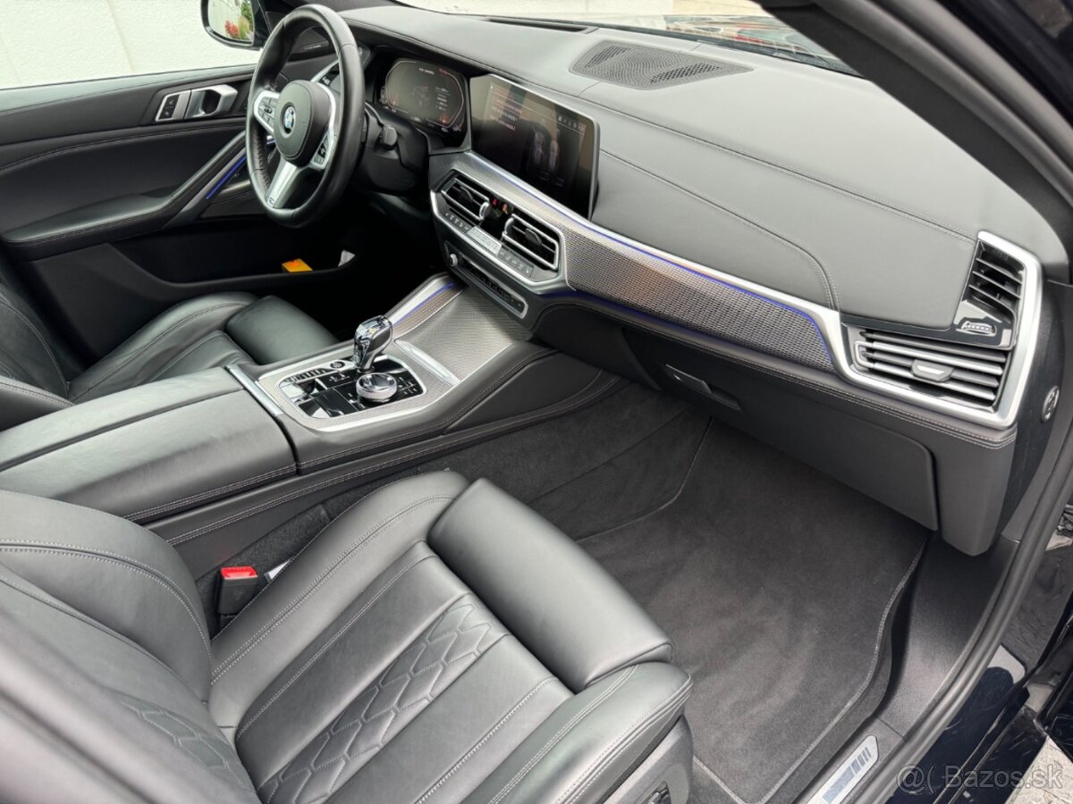 BMW X6 M50i, 2021 rok, 390 kW - 10