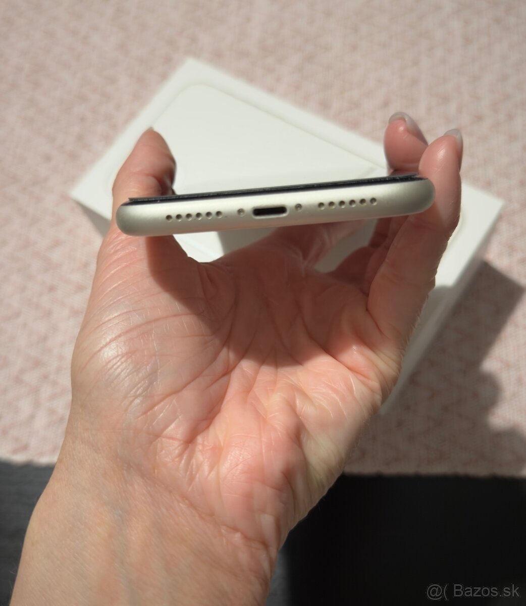 Apple iPhone 11, 128 GB, biely/white - 10