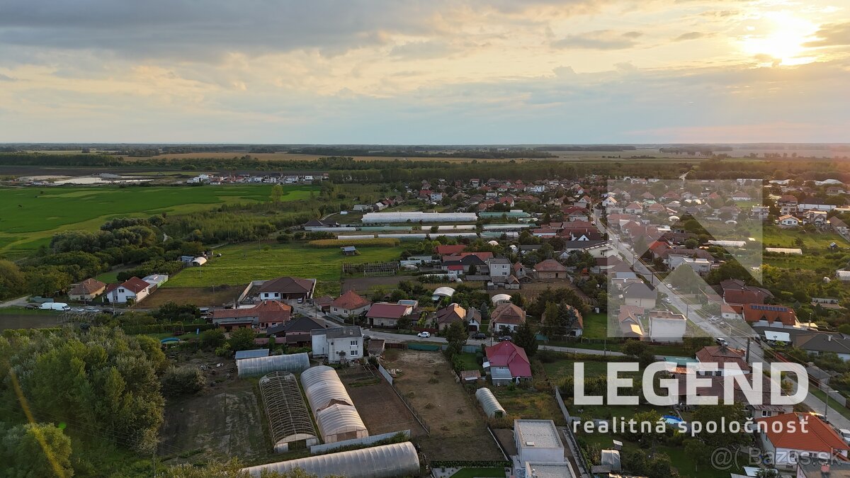 Stavebný pozemok Nesvady, 1.234 m2, tichá ulička, garáž - 10