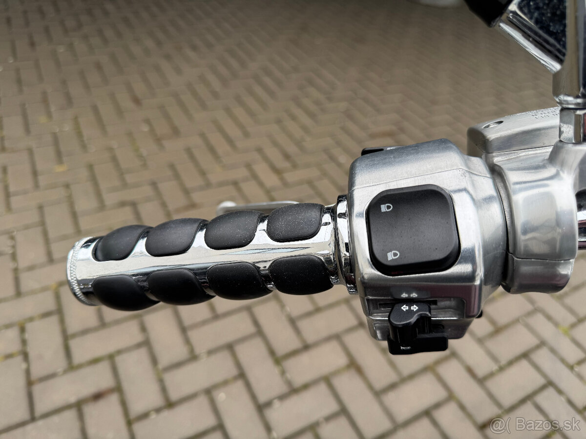 Yamaha XV 1900 Midnight Star - 10