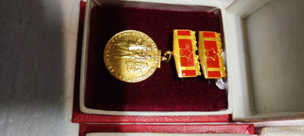 Plakety odznaky - 10