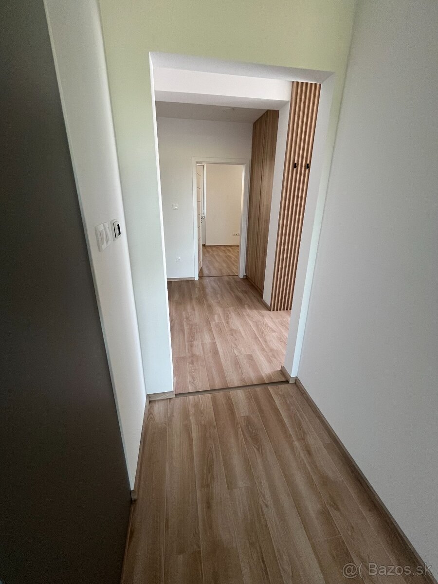 3 izb. byt s vlastným pozemkom + 2 parkovacie miesta - 10